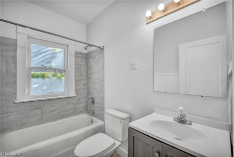 15809 Grovewood Cleveland OH 44110