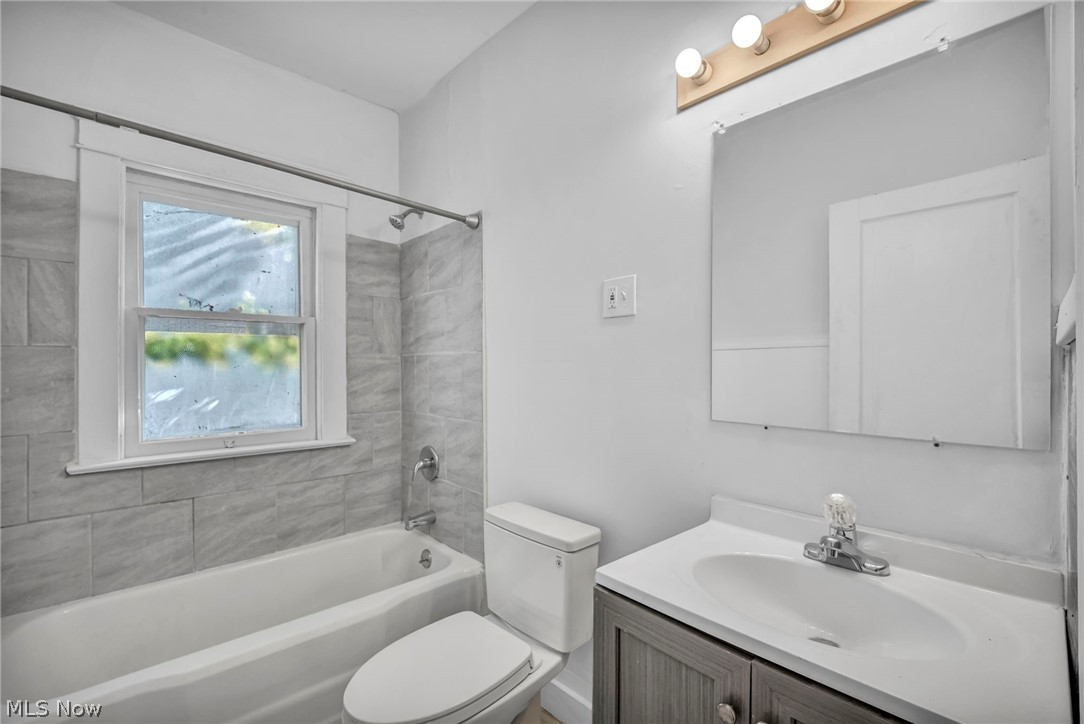 15809 Grovewood Cleveland OH 44110