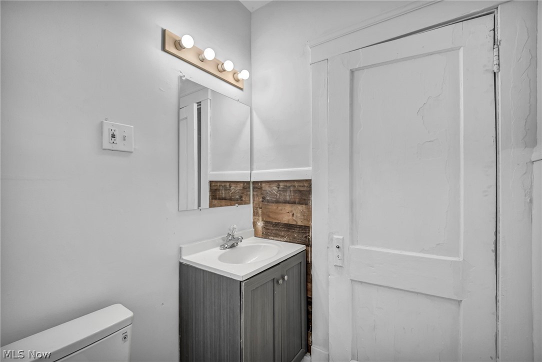 15809 Grovewood Cleveland OH 44110