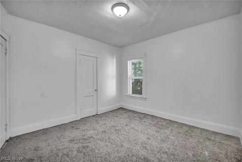 15809 Grovewood Cleveland OH 44110