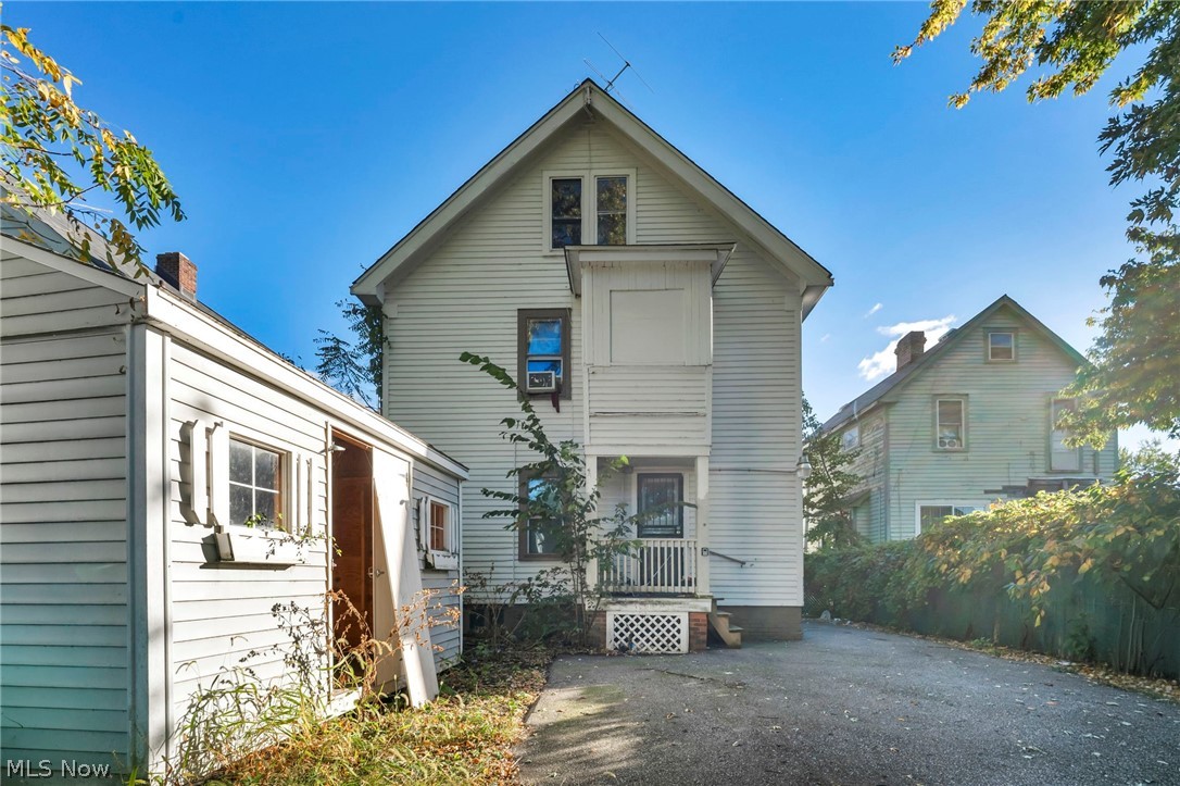 15809 Grovewood Cleveland OH 44110