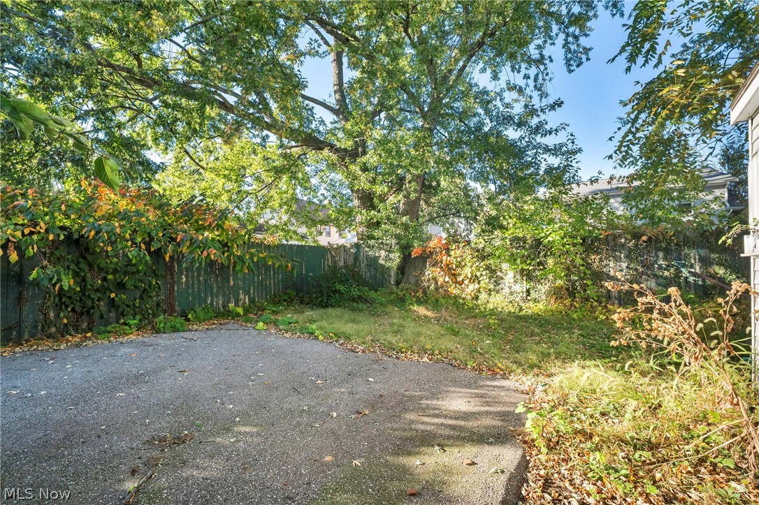 15809 Grovewood Cleveland OH 44110