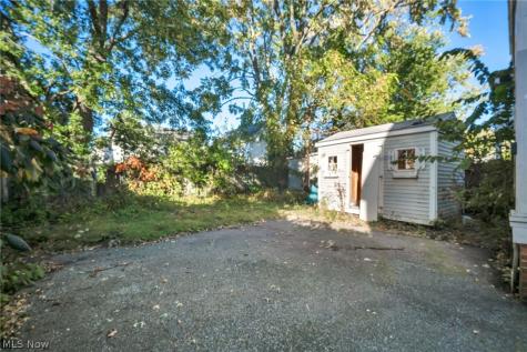 15809 Grovewood Cleveland OH 44110