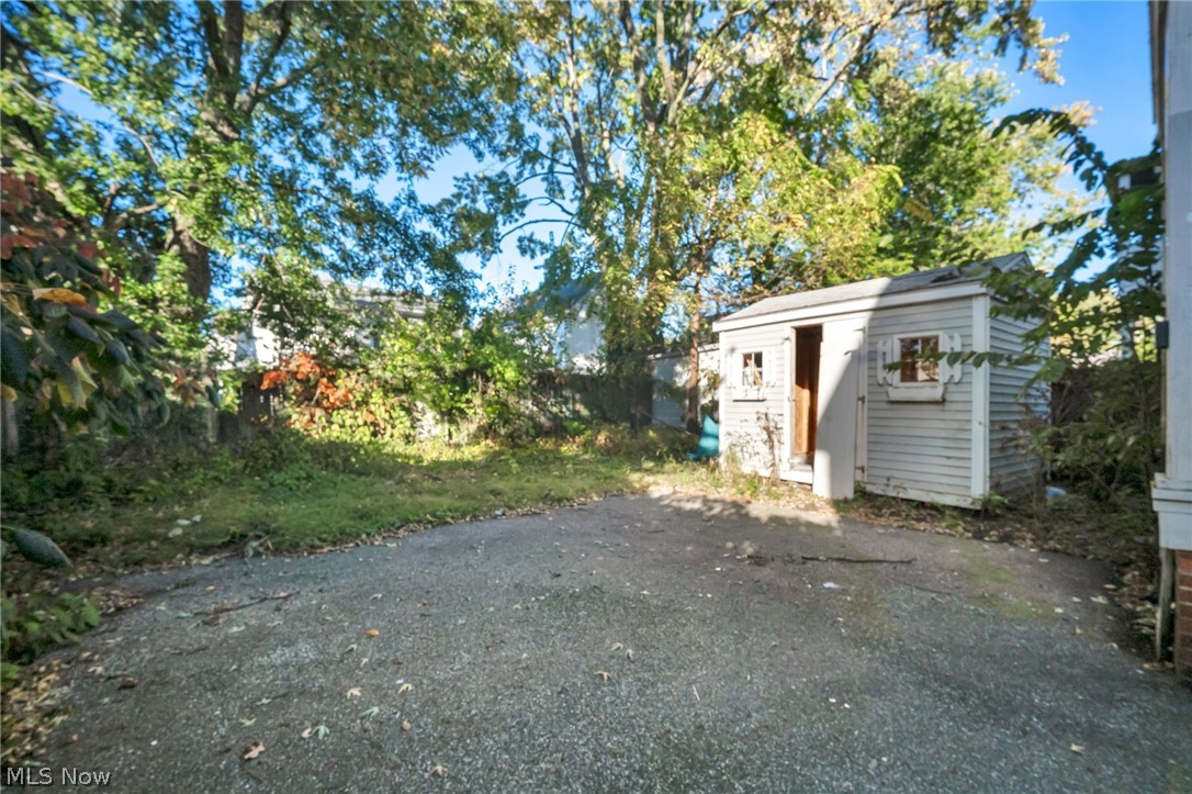 15809 Grovewood Cleveland OH 44110