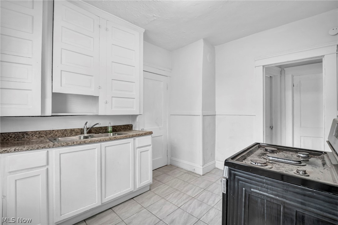 15809 Grovewood Cleveland OH 44110