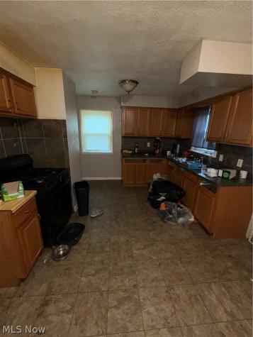 654 E 240 Street Euclid OH 44123