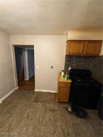 654 E 240 Street Euclid OH 44123