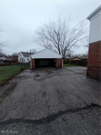 654 E 240 Street Euclid OH 44123