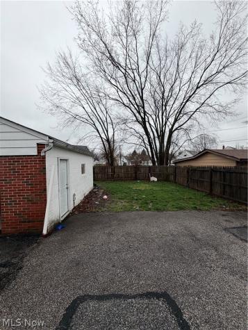 654 E 240 Street Euclid OH 44123