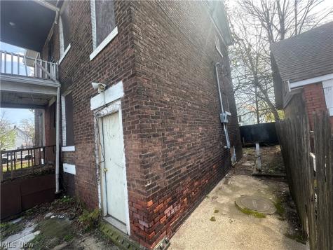 6404 Carl Avenue Cleveland OH 44103