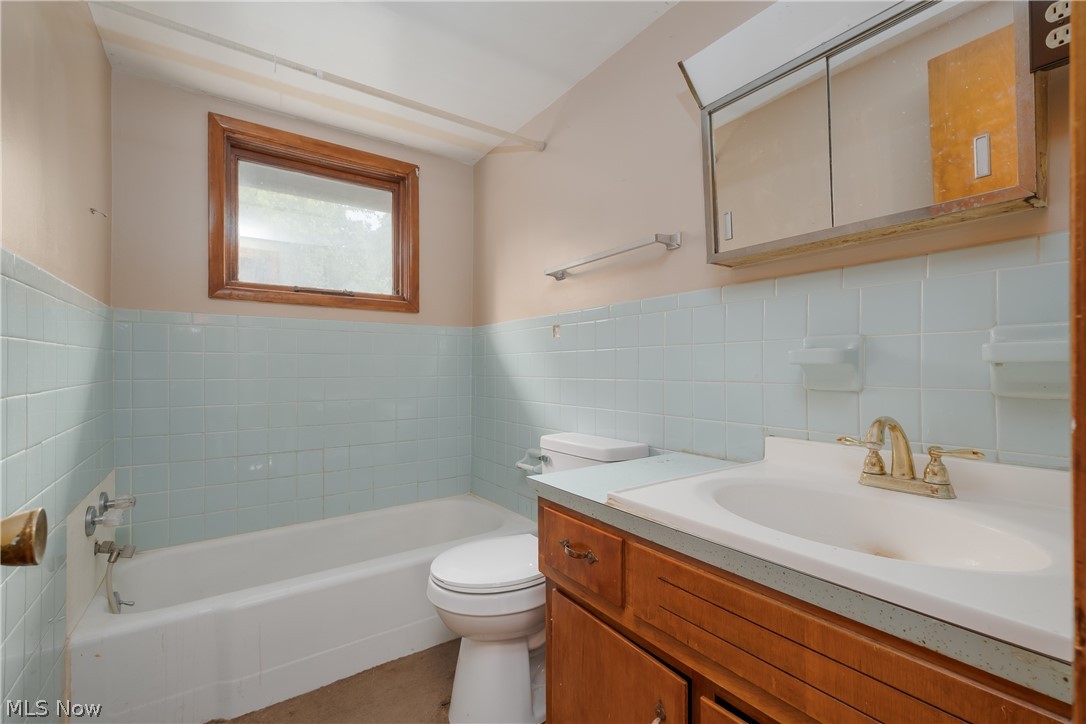 211 Clara Court Louisville OH 44641