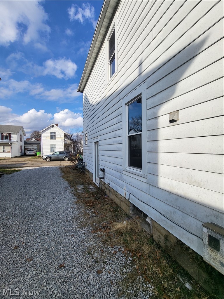 1027 Adams Street Coshocton OH 43812