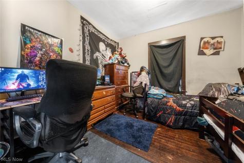4302 Bridgeview Avenue Newburgh Heights OH 44105