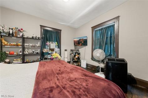 4302 Bridgeview Avenue Newburgh Heights OH 44105