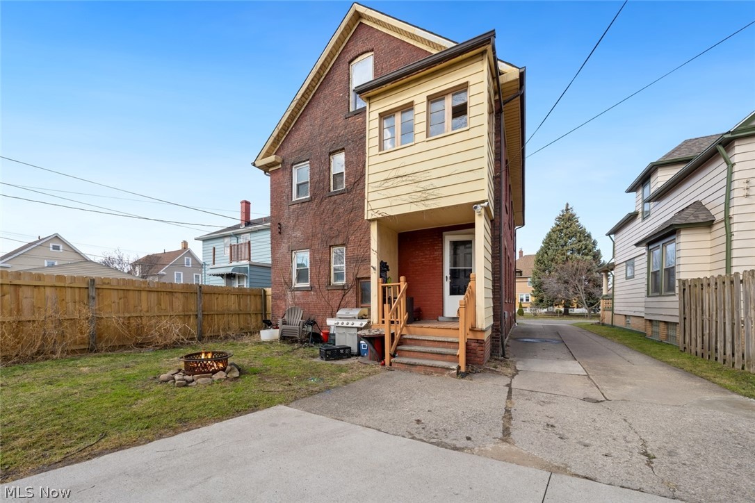 4302 Bridgeview Avenue Newburgh Heights OH 44105