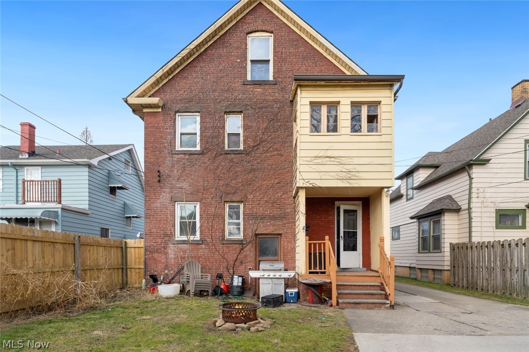 4302 Bridgeview Avenue Newburgh Heights OH 44105