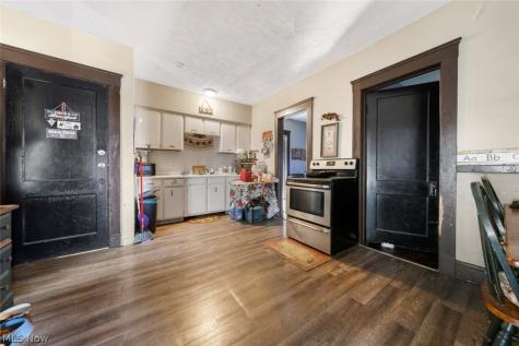 4302 Bridgeview Avenue Newburgh Heights OH 44105