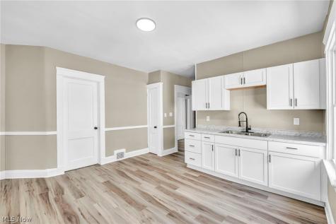 15517 Kipling Avenue Cleveland OH 44110