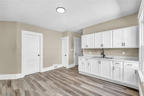 15517 Kipling Avenue Cleveland OH 44110