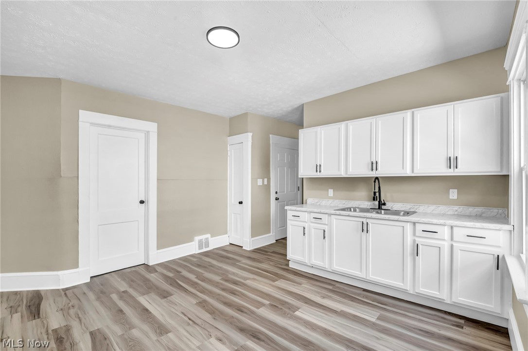 15517 Kipling Avenue Cleveland OH 44110