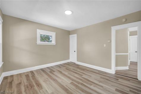 15517 Kipling Avenue Cleveland OH 44110