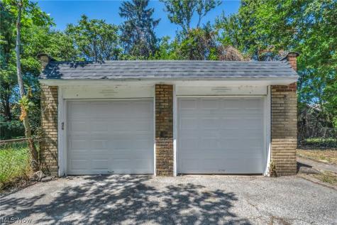 15517 Kipling Avenue Cleveland OH 44110