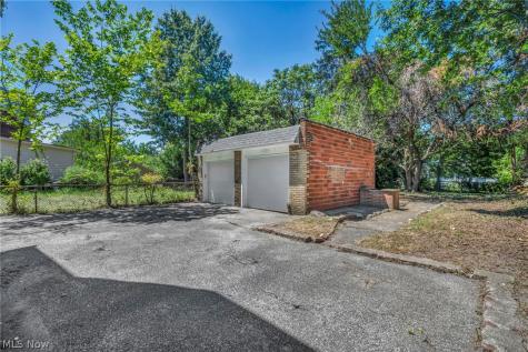 15517 Kipling Avenue Cleveland OH 44110