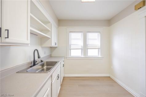1695 Glenmont Road Cleveland Heights OH 44118