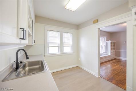 1695 Glenmont Road Cleveland Heights OH 44118