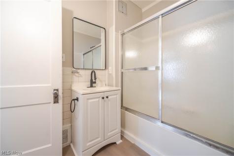 1695 Glenmont Road Cleveland Heights OH 44118