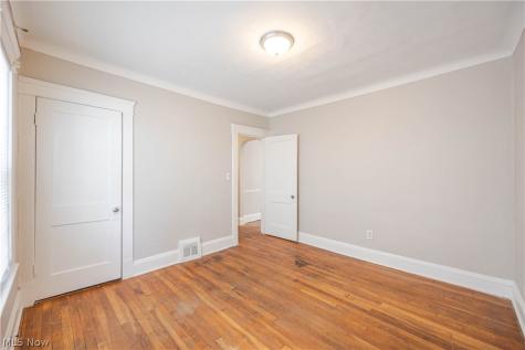 1695 Glenmont Road Cleveland Heights OH 44118