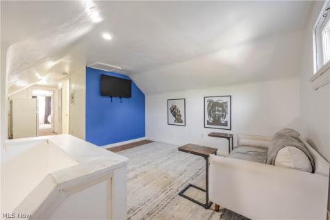 1695 Glenmont Road Cleveland Heights OH 44118