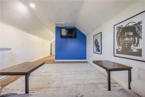 1695 Glenmont Road Cleveland Heights OH 44118