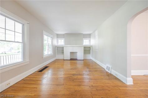 1695 Glenmont Road Cleveland Heights OH 44118