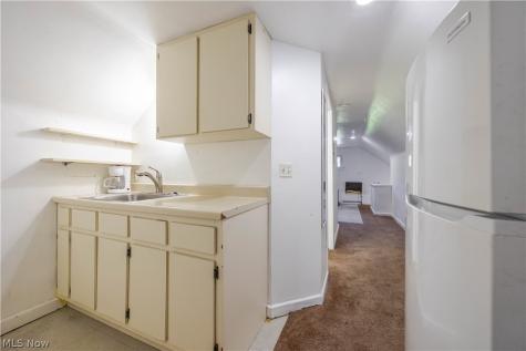 1695 Glenmont Road Cleveland Heights OH 44118