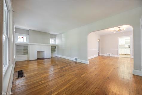 1695 Glenmont Road Cleveland Heights OH 44118