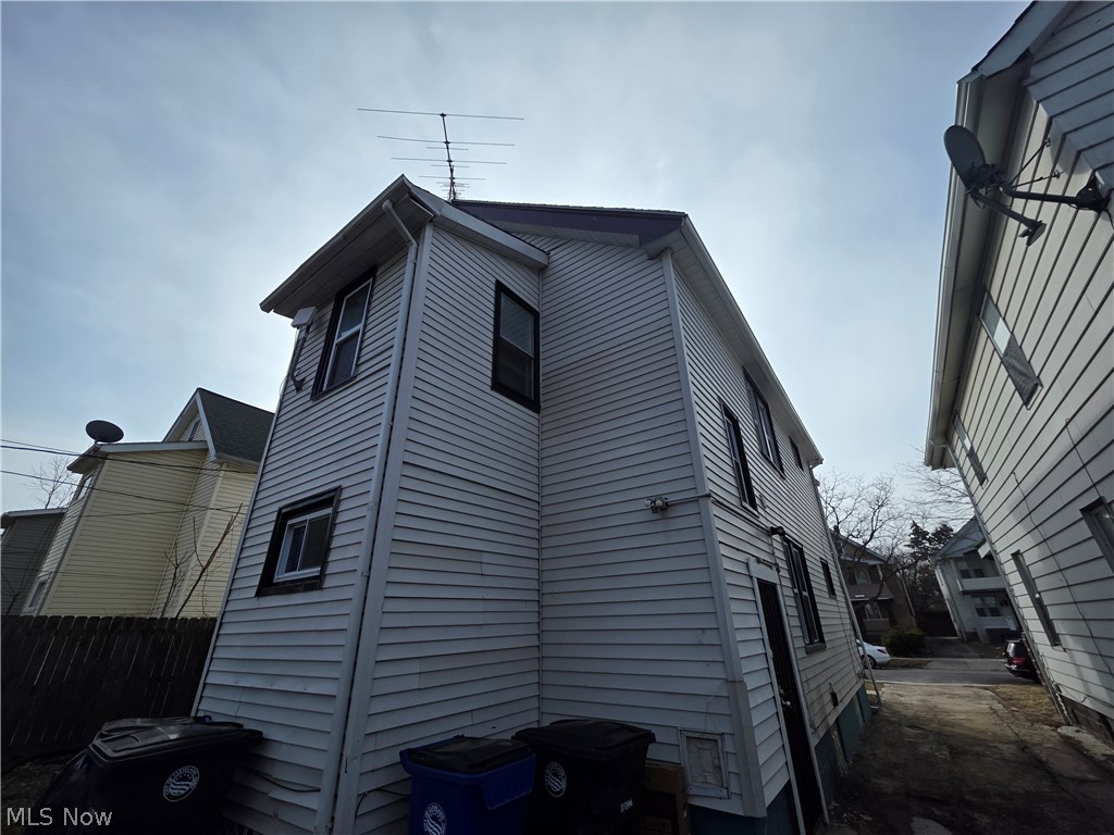 513 E 143rd Street Cleveland OH 44110