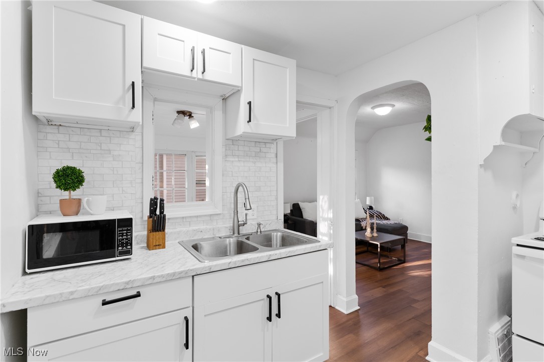 1337 Cook Avenue Lakewood OH 44107