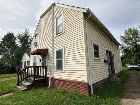 12624 Emery Avenue Cleveland OH 44135