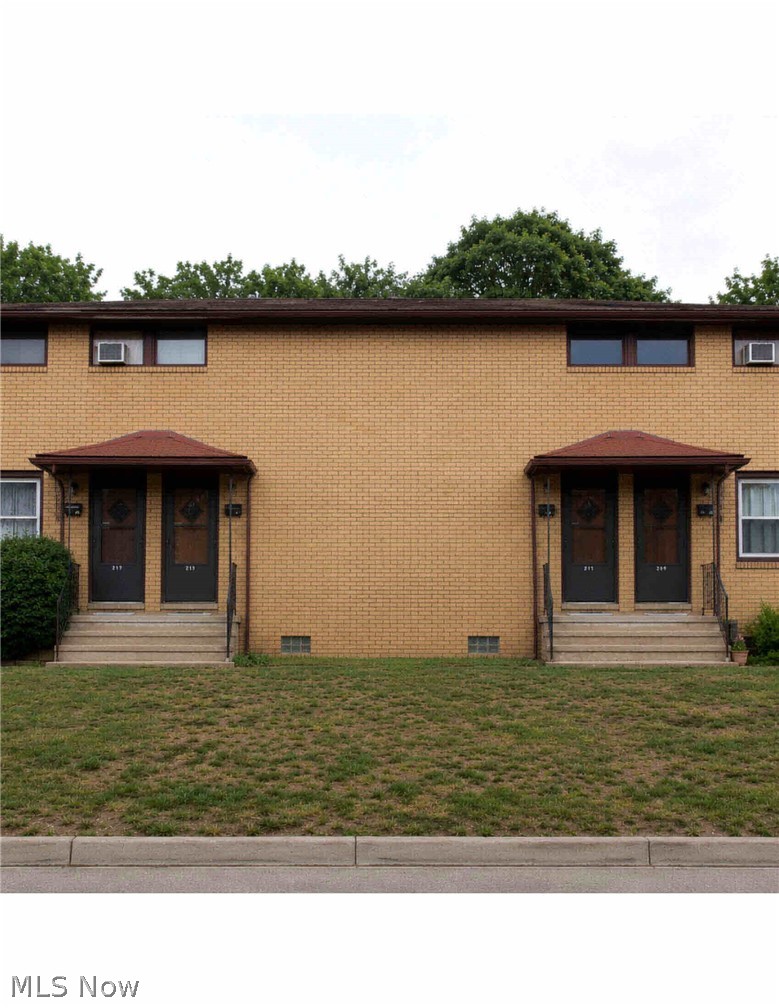 211 Clara Court Louisville OH 44641