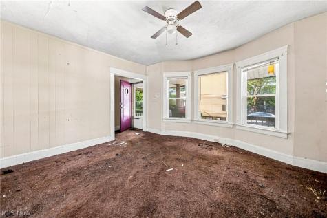 9704 Yale Avenue Cleveland OH 44108