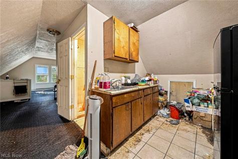 9704 Yale Avenue Cleveland OH 44108