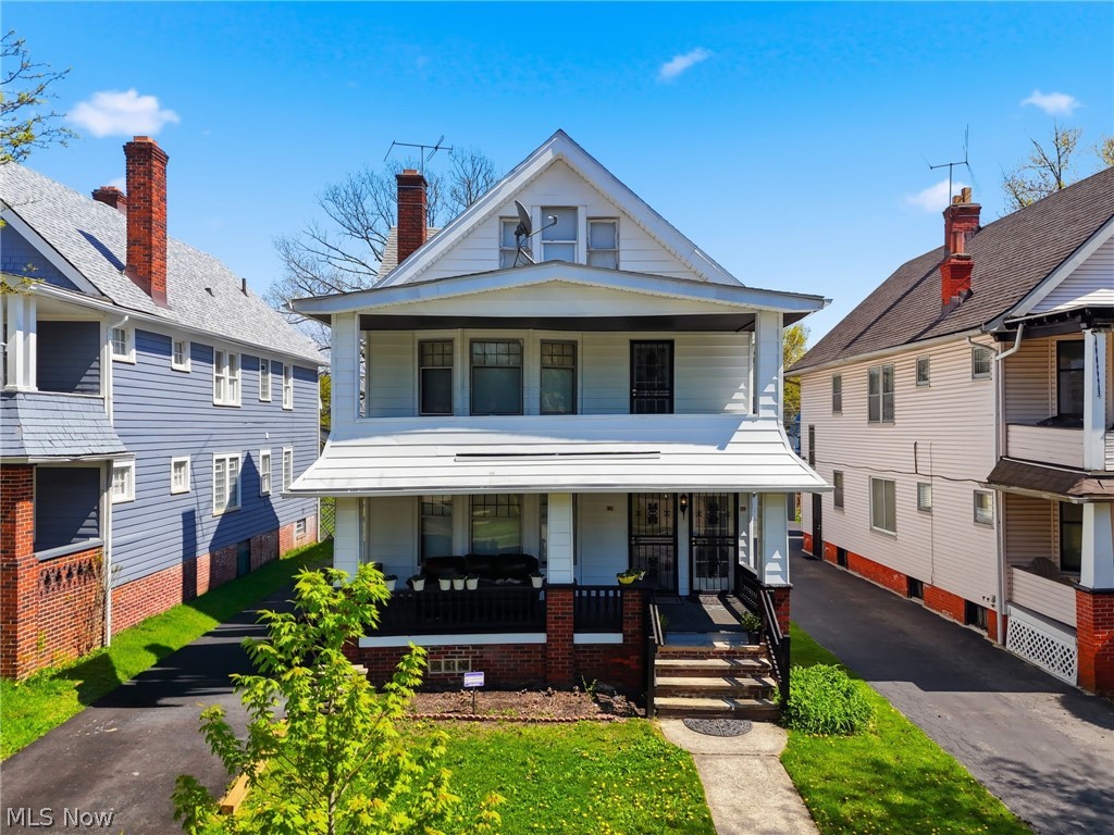 829 Helmsdale Road Cleveland Heights OH 44112