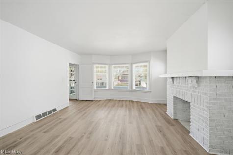 829 Helmsdale Road Cleveland Heights OH 44112