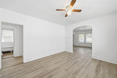 829 Helmsdale Road Cleveland Heights OH 44112