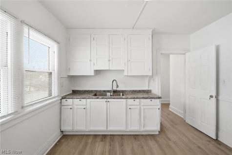 829 Helmsdale Road Cleveland Heights OH 44112