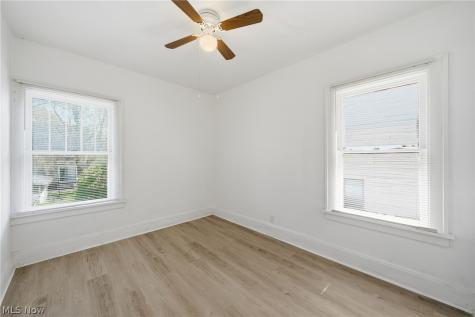 829 Helmsdale Road Cleveland Heights OH 44112