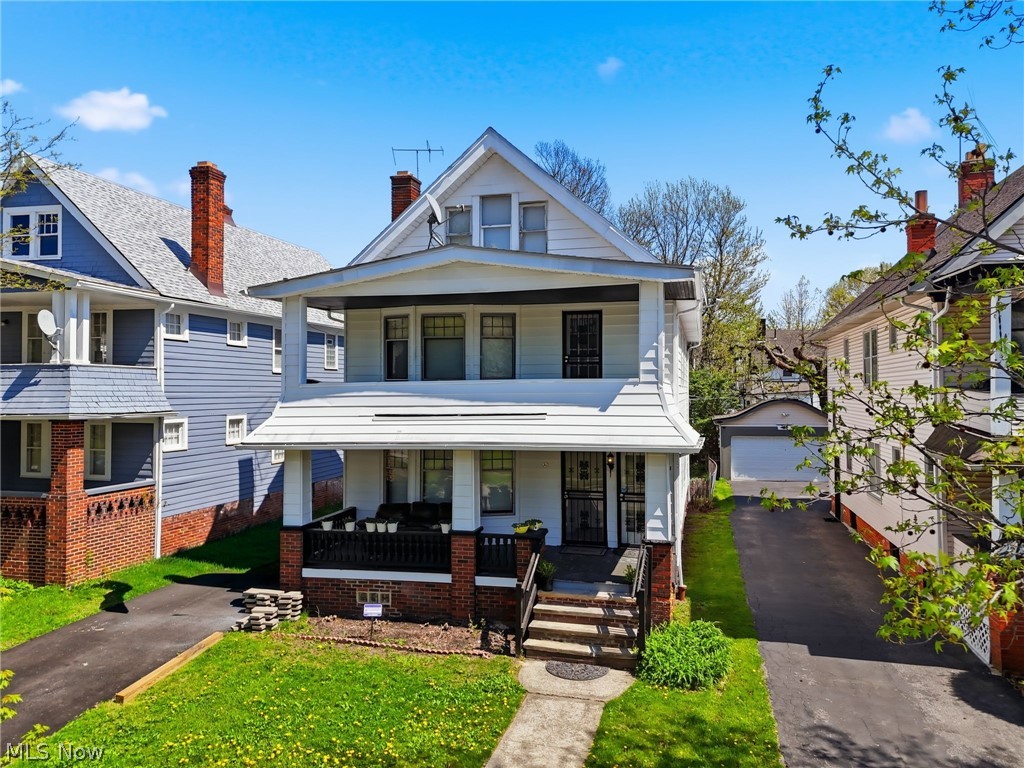 829 Helmsdale Road Cleveland Heights OH 44112