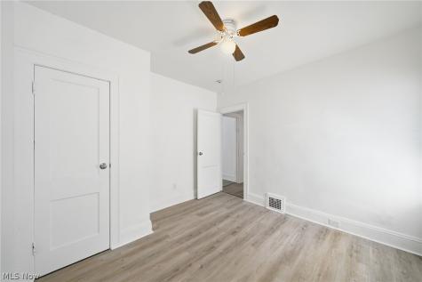 829 Helmsdale Road Cleveland Heights OH 44112