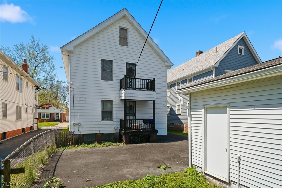 829 Helmsdale Road Cleveland Heights OH 44112